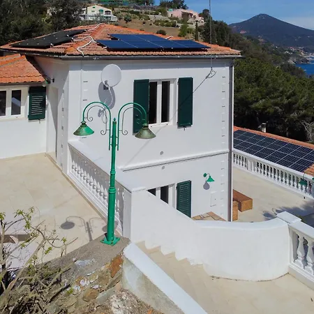 Porticciolo Villa Rio Marina
